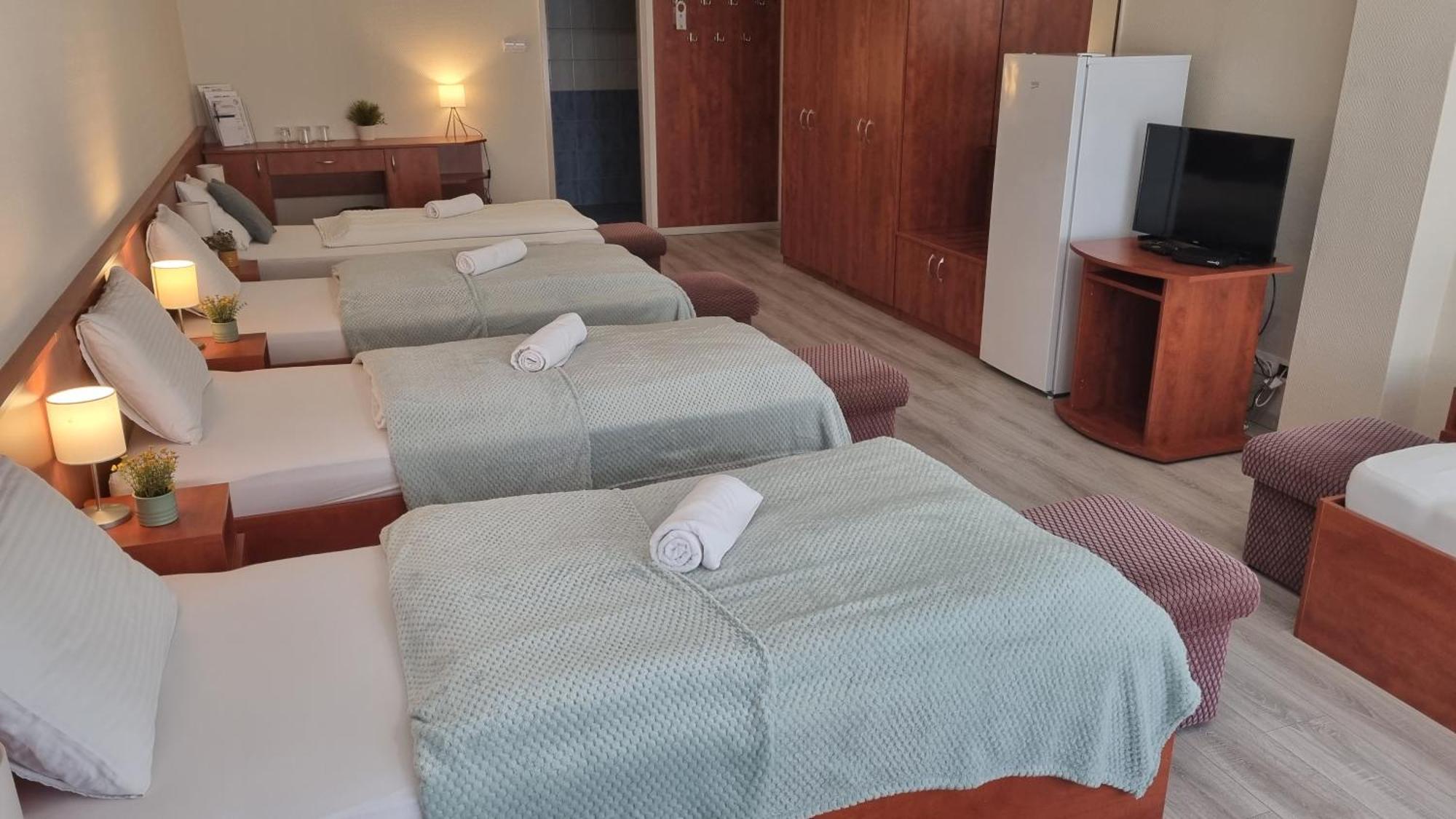 Sport Hotel Татабанья Екстер'єр фото