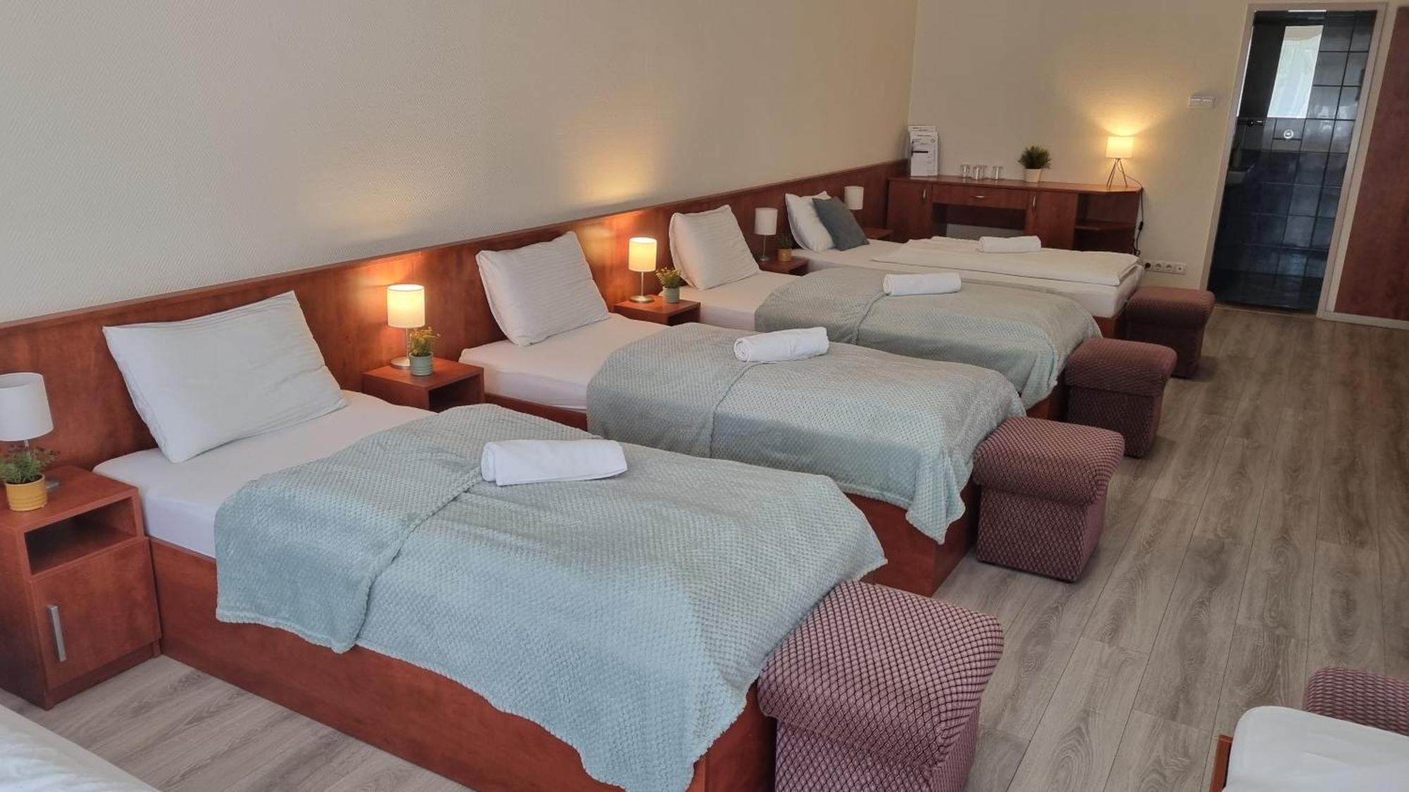 Sport Hotel Татабанья Екстер'єр фото