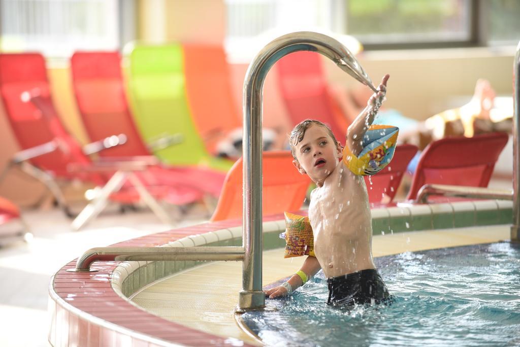 Sport Hotel Татабанья Екстер'єр фото