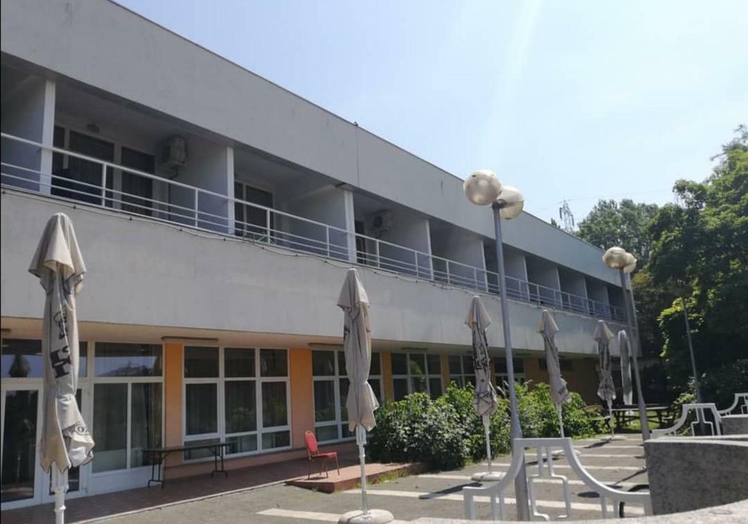 Sport Hotel Татабанья Екстер'єр фото