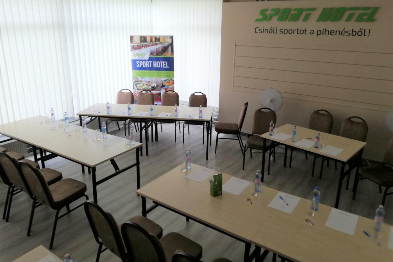 Sport Hotel Татабанья Екстер'єр фото